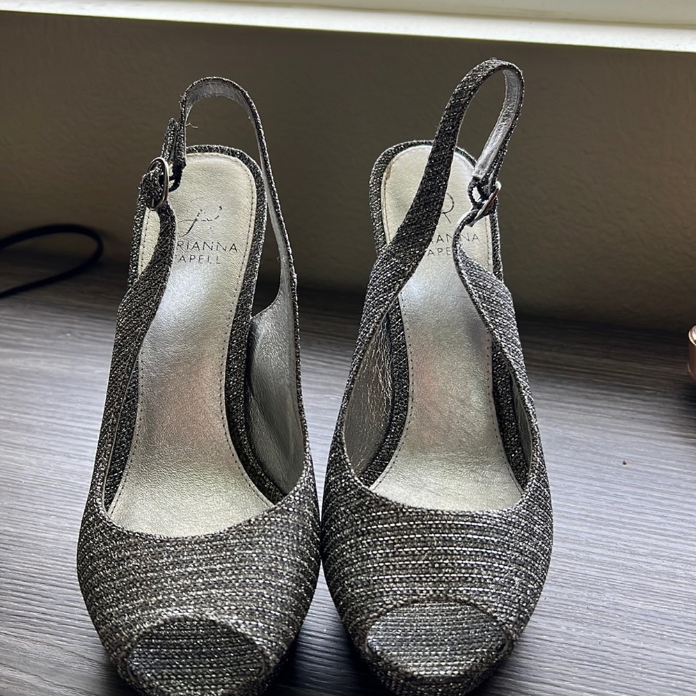 Adrianna Papell 5 in stiletto- platform silver party 8 1/2 peep toe shimmery